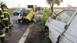 Po dopravní nehodě v Černilově se osoby z vozidel podařilo hasičům vyprostit, aniž by museli použít hydraulické vyprošťovací zařízení.